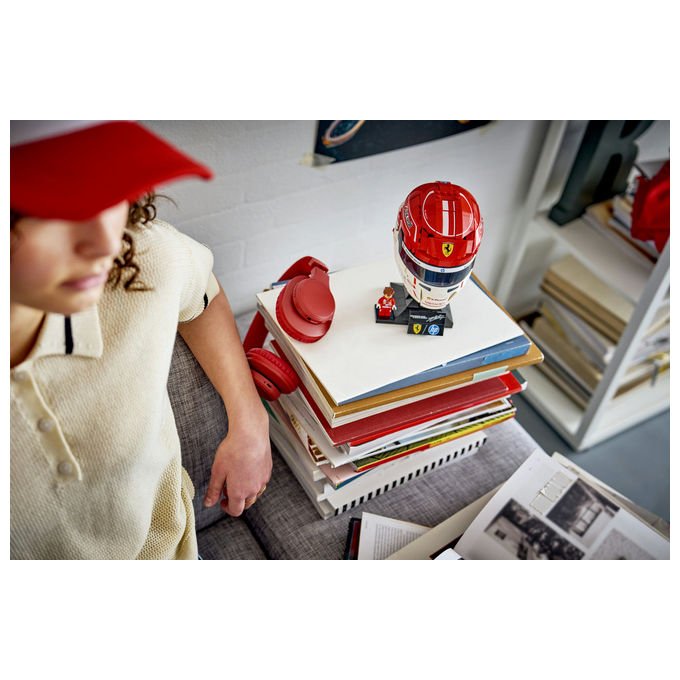 Lego 43014 Editions Casco di Charles Leclerc Scuderia Ferrari HP Set da Costruzione 886 pezzi con Minifigure F1 colore Multicolore