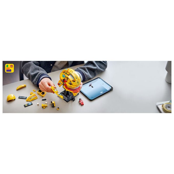 Lego 43022 Editions Casco di Lewis Hamilton Scuderia Ferrari HP 884 pezzi con Minifigure F1 da Collezione colore Multicolore