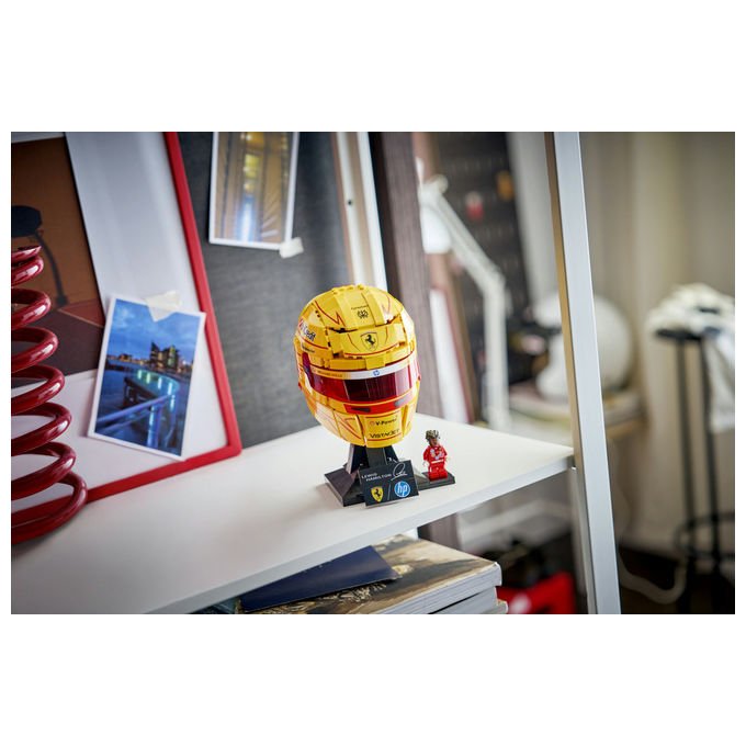 Lego 43022 Editions Casco di Lewis Hamilton Scuderia Ferrari HP 884 pezzi con Minifigure F1 da Collezione colore Multicolore