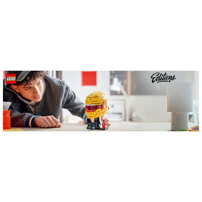 Lego 43022 Editions Casco di Lewis Hamilton Scuderia Ferrari HP 884 pezzi con Minifigure F1 da Collezione colore Multicolore