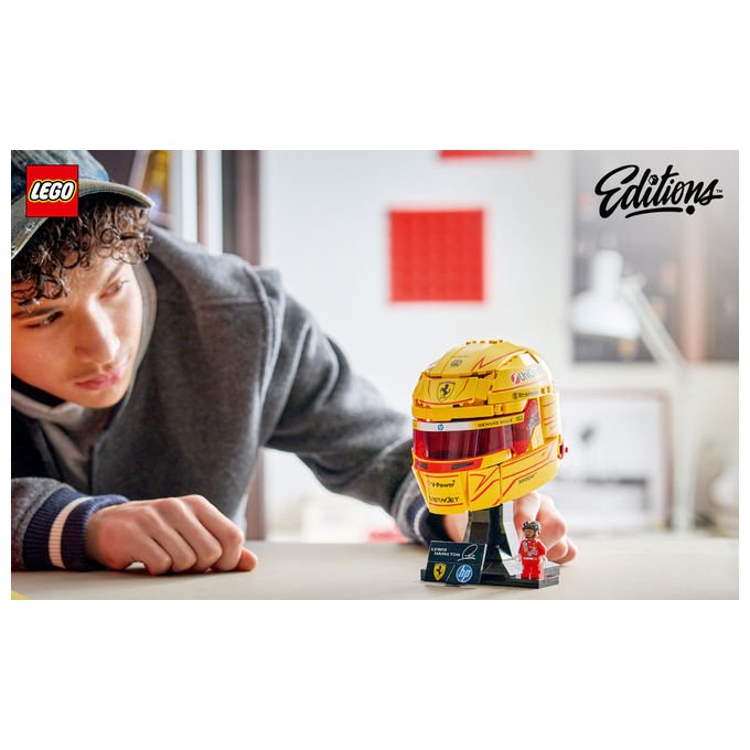 Lego 43022 Editions Casco di Lewis Hamilton Scuderia Ferrari HP 884 pezzi con Minifigure F1 da Collezione colore Multicolore
