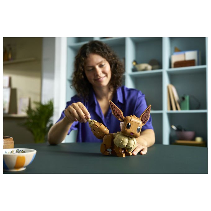 Lego 72151 Pokémon Set da Costruzione Eevee Figure Snodabile 587 Pezzi per Adulti 18+ colore Multicolore