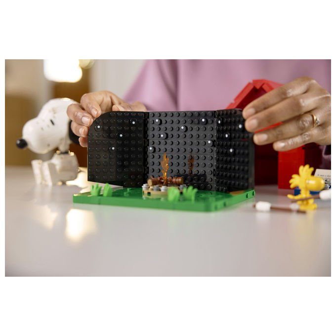 Lego 21368 Ideas Peanuts Set da Costruzione La Cuccia di Snoopy 964 pezzi per Adulti colore Multicolore
