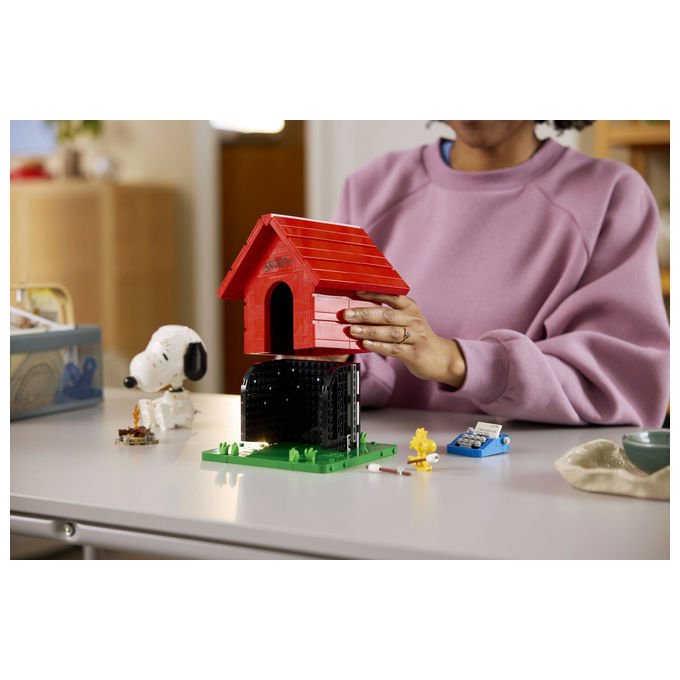 Lego 21368 Ideas Peanuts Set da Costruzione La Cuccia di Snoopy 964 pezzi per Adulti colore Multicolore