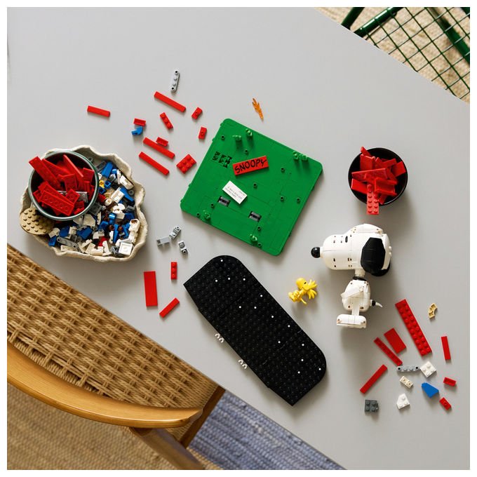 Lego 21368 Ideas Peanuts Set da Costruzione La Cuccia di Snoopy 964 pezzi per Adulti colore Multicolore