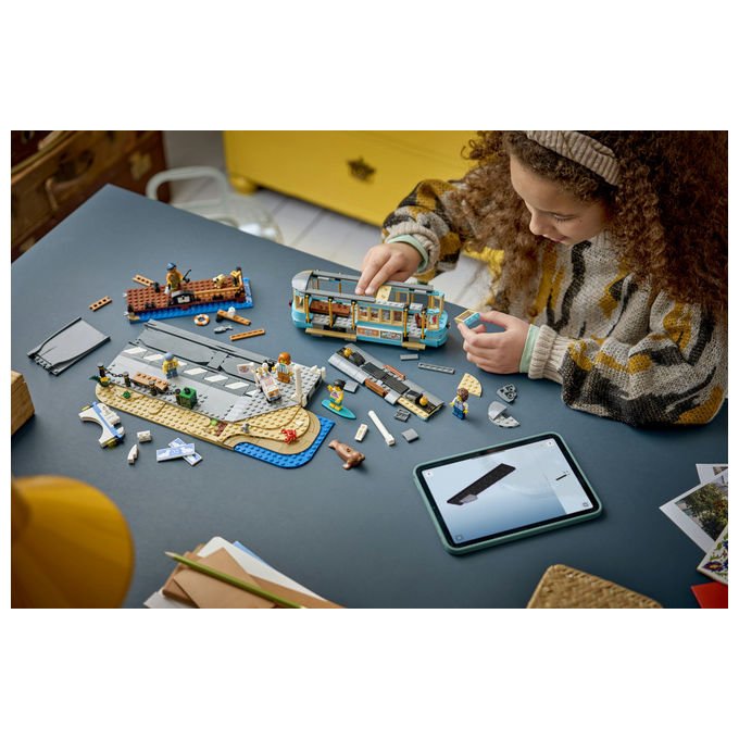 Lego 60506 City Tram Classico della Spiaggia Set da Costruzione 693 Pezzi 5 Minifigure per Bambini 7+
