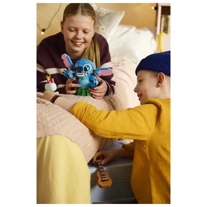 Lego 43296 Disney Stitch e Scrump Set da Costruzione 713 Pezzi 2 Action Figure con Accessori per Bambini 9+ colore Multicolore