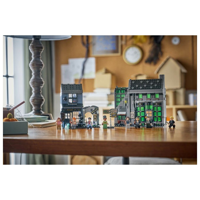 Lego 76471 Harry Potter Set Costruzioni Negozi di Magia di Notturn Alley 788 pezzi 8 Minifigure Patronus Cane di Ron
