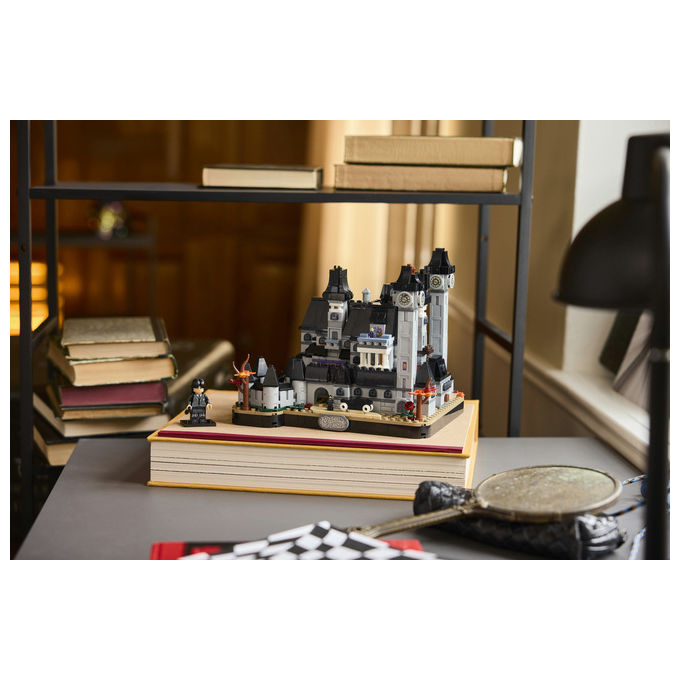 Lego 76788 LEGO Wednesday Set da costruzione con 890 pezzi per bambini 10+ colore Multicolore