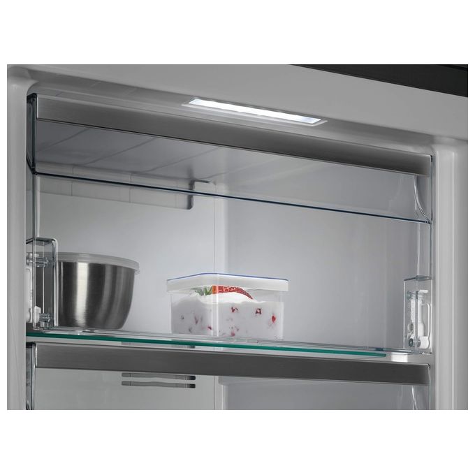 AEG AGB728E5NX Congelatore Verticale Capacita' 280 Litri Classe energetica E NoFrost Display Digitale Illuminazione LED 186 cm Acciaio Inox