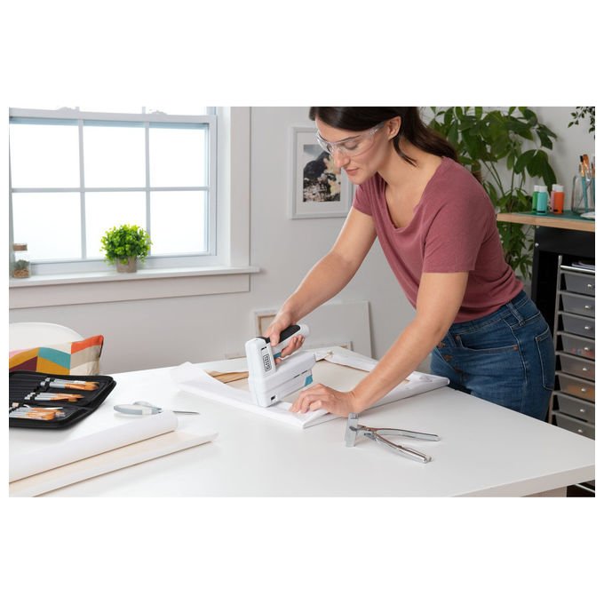 Black+Decker BCN115-XJ Graffatrice a Batteria 3.6V Capacita' 6-14 mm con 800 Graffe 12 mm e 200 Chiodi 15 mm colore Nero