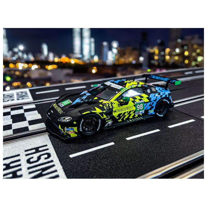 Carrera CRR20032022 Slot Car Aston-Martin Vantage GT3 1:32 con luci funzionanti e motore 18.000 rpm colore Nero