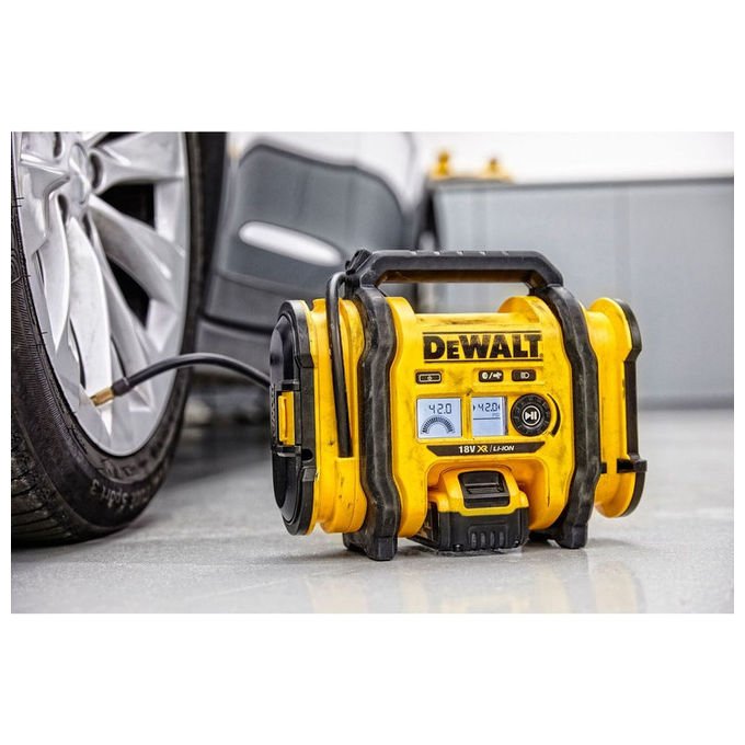 Dewalt DCC018N-XJ Gonfiatore 18V XR con Manometro Digitale Pressione Max 11 bar Alimentazione 12V e 240V colore Nero Giallo