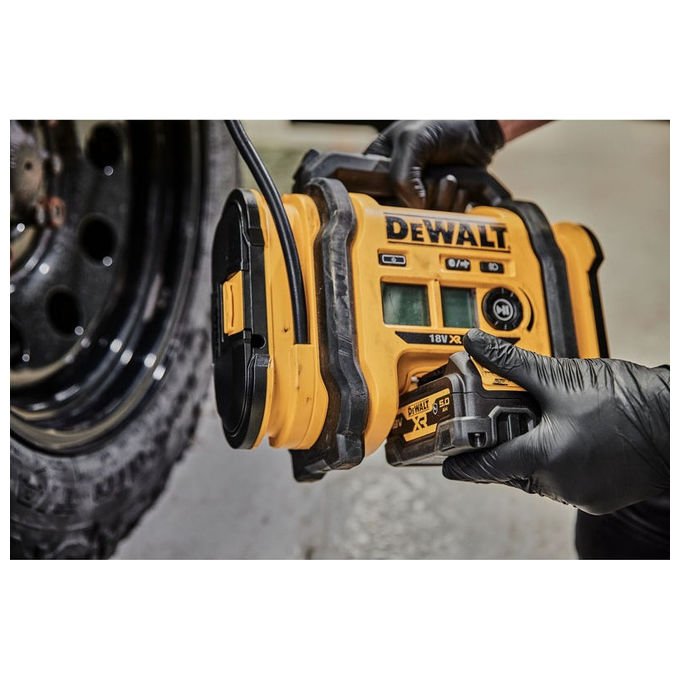 Dewalt DCC018N-XJ Gonfiatore 18V XR con Manometro Digitale Pressione Max 11 bar Alimentazione 12V e 240V colore Nero Giallo