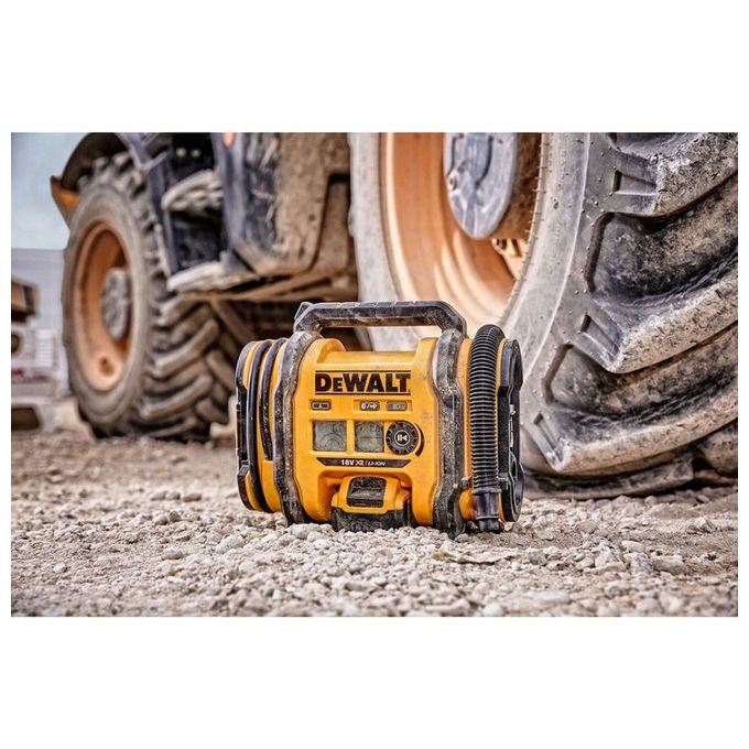 Dewalt DCC018N-XJ Gonfiatore 18V XR con Manometro Digitale Pressione Max 11 bar Alimentazione 12V e 240V colore Nero Giallo