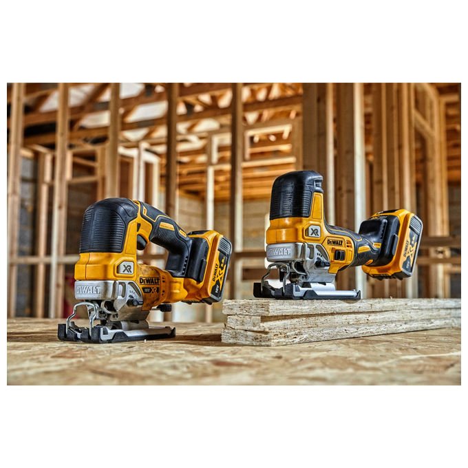 DeWalt DCS335N-XJ Seghetto Alternativo 18V Motore Senza Spazzole 4 Posizioni Regolazione Wahad?owa Velocita' 0-3200 colpi-min Capacita' Taglio Legno 135 mm Acciaio 10 mm Alluminio 57 mm colore Nero