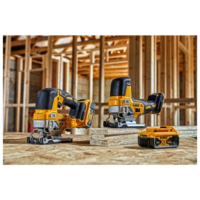DeWalt DCS335N-XJ Seghetto Alternativo 18V Motore Senza Spazzole 4 Posizioni Regolazione Wahad?owa Velocita' 0-3200 colpi-min Capacita' Taglio Legno 135 mm Acciaio 10 mm Alluminio 57 mm colore Nero