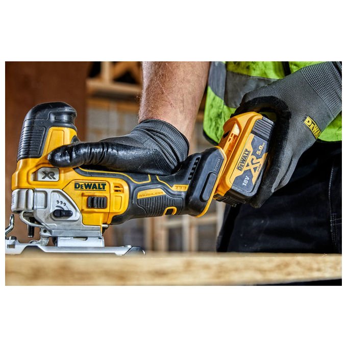 DeWalt DCS335N-XJ Seghetto Alternativo 18V Motore Senza Spazzole 4 Posizioni Regolazione Wahad?owa Velocita' 0-3200 colpi-min Capacita' Taglio Legno 135 mm Acciaio 10 mm Alluminio 57 mm colore Nero