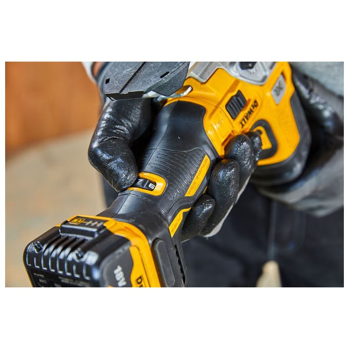 DeWalt DCS335N-XJ Seghetto Alternativo 18V Motore Senza Spazzole 4 Posizioni Regolazione Wahad?owa Velocita' 0-3200 colpi-min Capacita' Taglio Legno 135 mm Acciaio 10 mm Alluminio 57 mm colore Nero