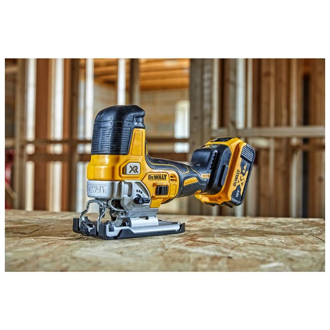 DeWalt DCS335N-XJ Seghetto Alternativo 18V Motore Senza Spazzole 4 Posizioni Regolazione Wahad?owa Velocita' 0-3200 colpi-min Capacita' Taglio Legno 135 mm Acciaio 10 mm Alluminio 57 mm colore Nero