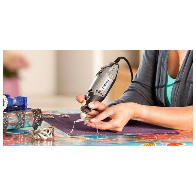 Dremel F0133000JP 3000-1-25 Multifunzione 130 W 33000 rpm con Albero Flessibile e 25 Accessori colore Nero