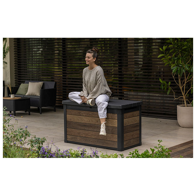 Keter 259133 Deco 100G Baule da Giardino Capacita' 380 Litri Apertura con Pistoni Seduta per Due Adulti Finitura Effetto Legno colore Noce