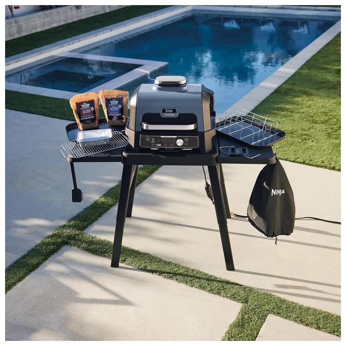 Ninja OG901EU Woodfire Pro Connect XL Barbecue Elettrico Griglia Affumicatore Friggitrice ad Aria 7 in 1 Controllo con App Termometro Digitale Pellet Woodfire Resistente alle Intemperie Nero