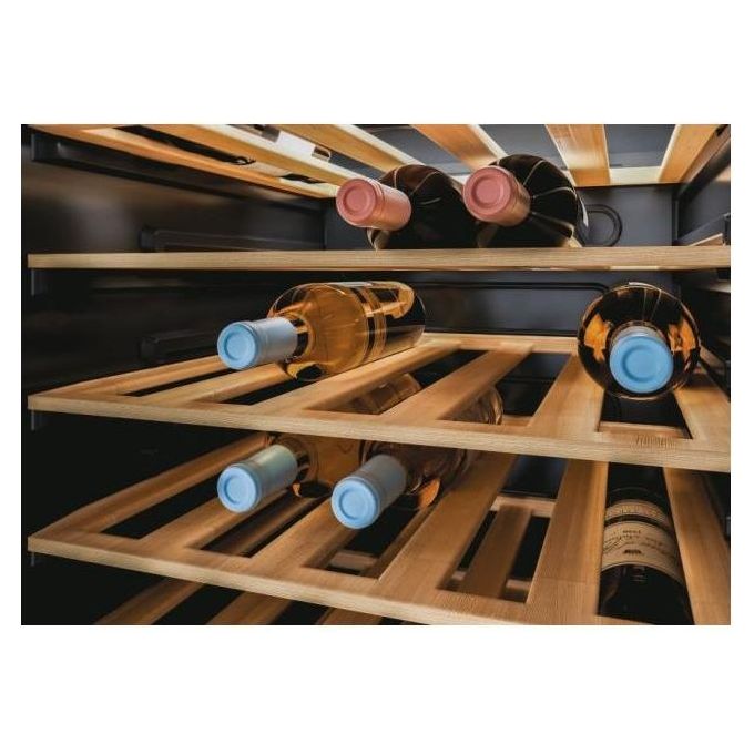 Candy CWC 200 EELW-N Vino Cantina 81 Bottiglie Classe energetica A 12 ripiani in Legno + 1 wine rack Wifi 146 cm Nero