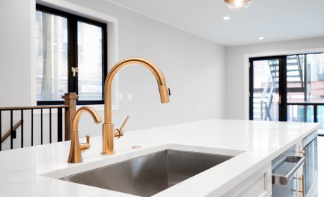 Chicago,,Il,,Usa,-,January,4,,2020:,A,Gold,Kitchen miscelatore