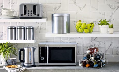 Microwave,The,Kitchenware,Home,Appliance,Isolated,In,The,Kitchen,Interior microonde