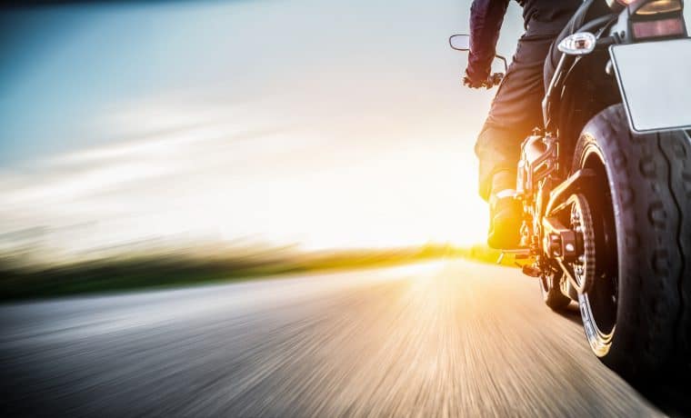 Motorbike,On,The,Road,Riding.,Having,Fun,Driving,The,Empty pneumatici moto