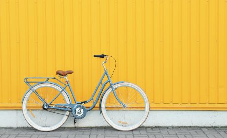 Retro,Bicycle,Near,Yellow,Wall,Outdoors ruote bici
